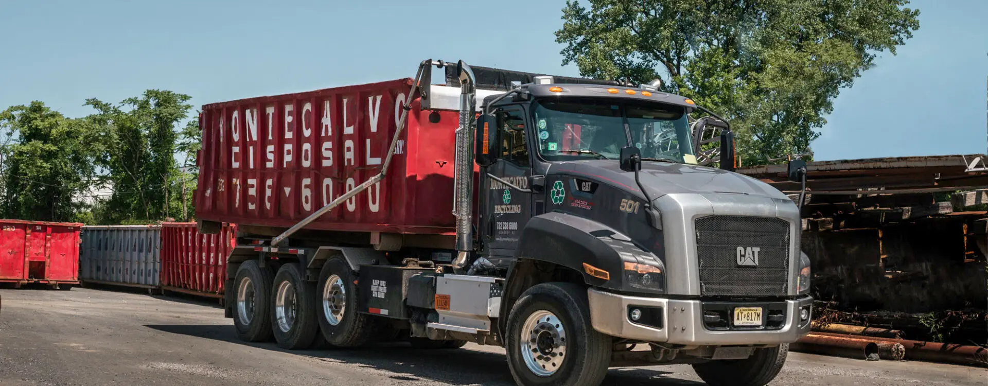 Triaxle dump truck for aggregate transportation